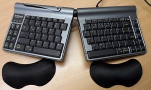 Clavier d'ordinateur ergonomique séparé en deux parties